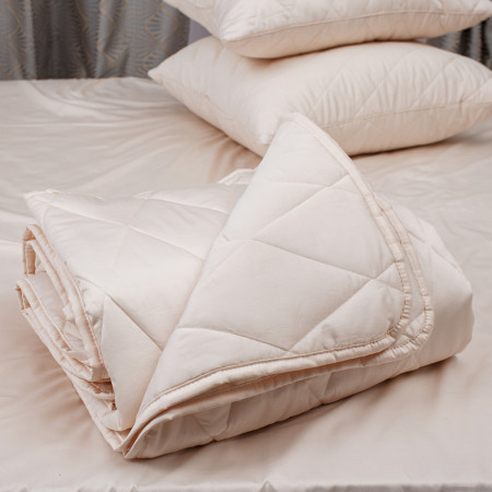 Одеяло легкое в египетском хлопоке «BIOLANA» - купить в Москве по цене от 8200 руб с доставкой | Интернет-магазин фабрики La Prima
